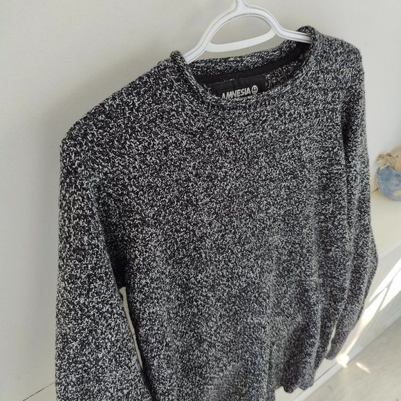 Amnesia Medium Gray Sweater for Fall Unisex Sized Medium - Picture 2 of 12